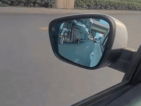 不知道的还以为过去了一辆货车